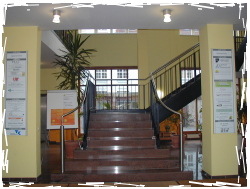 Wegweiser_Apolloniahaus_Treppenhaus_web Wegweiser_Apolloniahaus_Treppenhaus_web